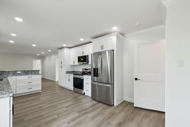 208 Linger Ln, Lebanon, TN 37087 - kitchen featuring appliances with stainless steel finishes, crown molding, baseboards, light wood-style floors, and white cabinets