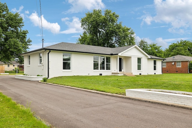 208 Linger Ln, Lebanon, TN 37087 - single story home with brick siding, a front yard, and a shingled roof