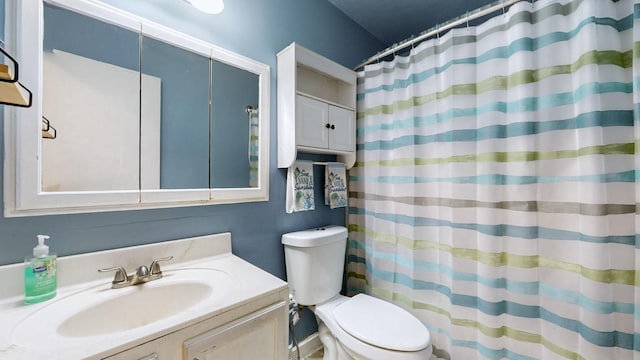 340 Jackson Rd, Clarksville, TN 37042 - full bathroom featuring toilet, curtained shower, and vanity