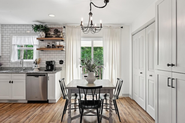 557 Skyview Dr, Ashland City, TN 37015 - dining area featuring plenty of natural light, light wood-style flooring, a notable chandelier, and visible vents