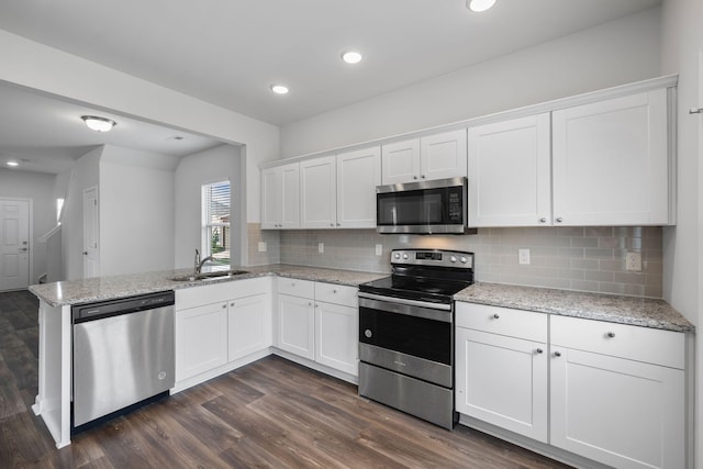 3021 Posada Ct, Spring Hill, TN 37174 - kitchen featuring a sink, appliances with stainless steel finishes, white cabinets, and a peninsula