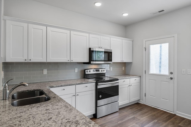 3021 Posada Ct, Spring Hill, TN 37174 - kitchen with visible vents, a sink, white cabinets, stainless steel appliances, and dark wood-type flooring