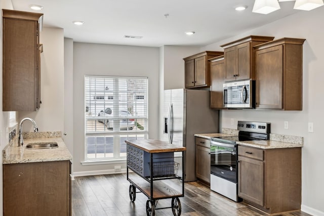 100 Bergen Dr, Spring Hill, TN 37174 - kitchen with plenty of natural light, visible vents, appliances with stainless steel finishes, a sink, and dark wood-type flooring