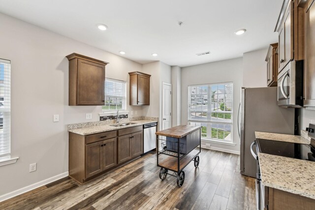 100 Bergen Dr, Spring Hill, TN 37174 - kitchen featuring dark wood-style flooring, appliances with stainless steel finishes, a sink, and visible vents