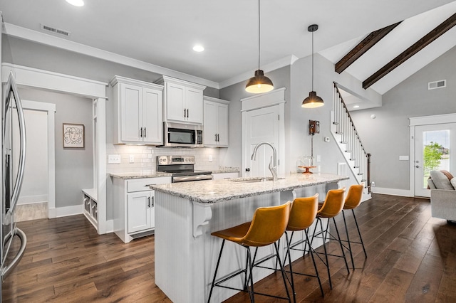 kitchen with a sink, stainless steel appliances, dark wood-style floors, and visible vents