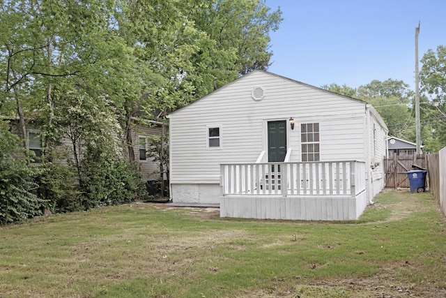 1903 S Orchard Knob Ave, Chattanooga, TN 37404 - rear view of house featuring fence and a yard