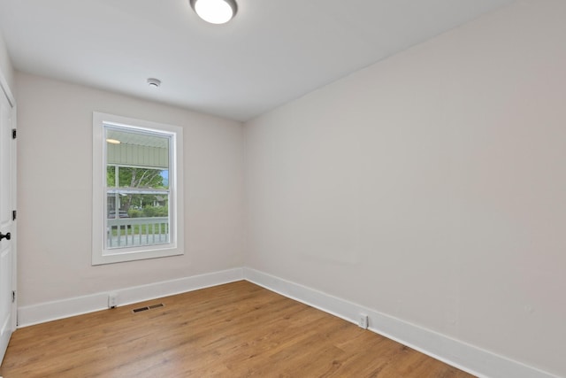 1903 S Orchard Knob Ave, Chattanooga, TN 37404 - empty room featuring baseboards, light wood-type flooring, and visible vents