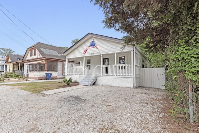 1903 S Orchard Knob Ave, Chattanooga, TN 37404 - view of front facade with a porch and fence