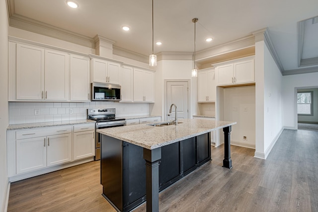kitchen featuring crown molding, stainless steel appliances, white cabinetry, and a sink
