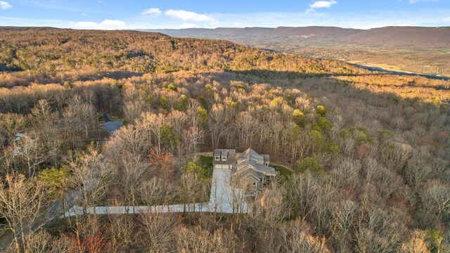 birds eye view of property featuring a mountain view and a forest view