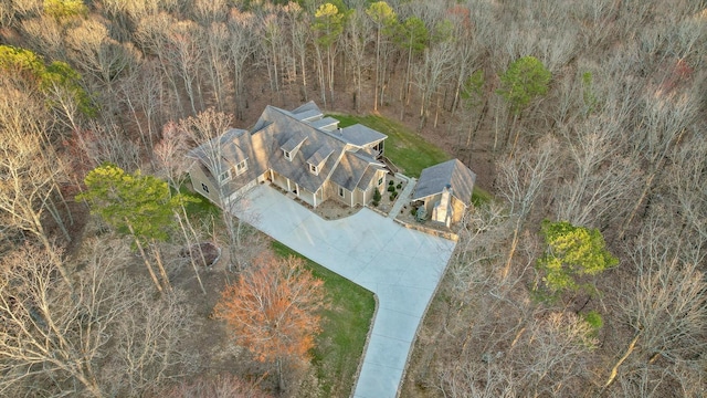 bird's eye view with a wooded view