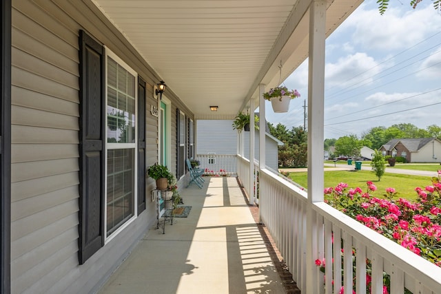 846 Todd Ave, Lewisburg, TN 37091 - balcony with covered porch