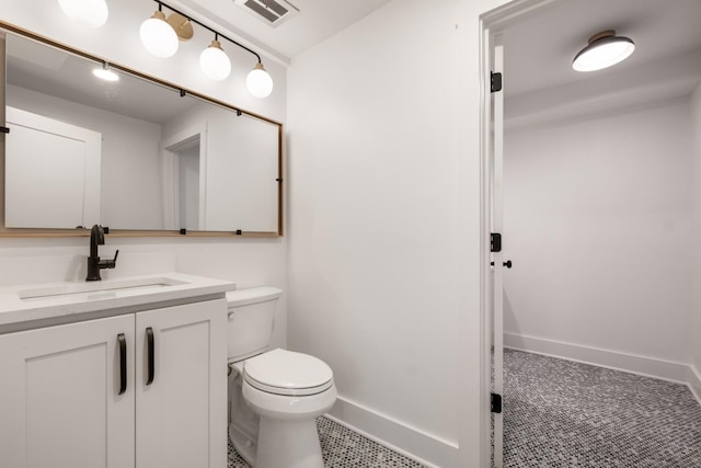 6556 Jocelyn Hollow Rd, Nashville, TN 37205 - bathroom with baseboards, vanity, toilet, and visible vents