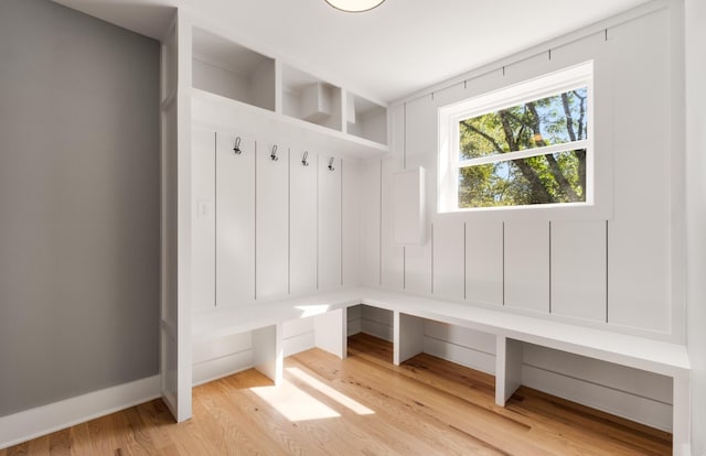 6556 Jocelyn Hollow Rd, Nashville, TN 37205 - mudroom featuring light wood-type flooring