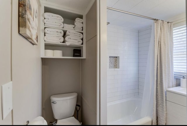 full bathroom featuring shower / tub combo, toilet, and a wealth of natural light