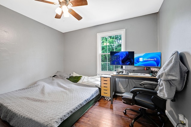 1032 Gordon Cir, Burns, TN 37029 - bedroom featuring wood finished floors, an office area, and a ceiling fan