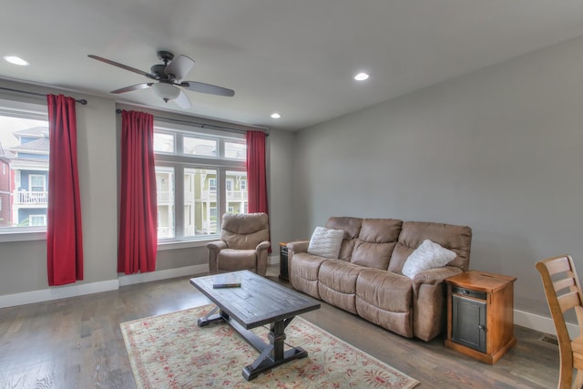 living area with baseboards, a ceiling fan, recessed lighting, and wood finished floors