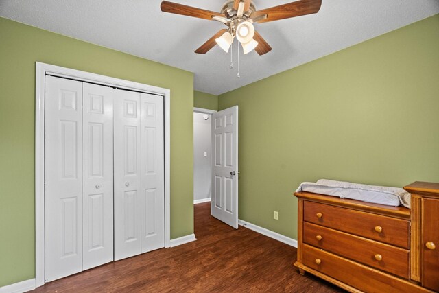 3513 Hunters Rdg, Woodlawn, TN 37191 - bedroom featuring dark wood-style floors, baseboards, a closet, and a ceiling fan