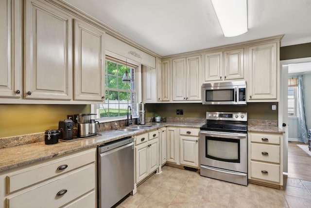 206 Evergreen Dr, Columbia, TN 38401 - kitchen with a sink, cream cabinetry, ornamental molding, and stainless steel appliances