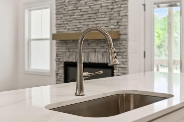 1065 Gholson Rd, Clarksville, TN 37043 - interior details with light countertops, a sink, and a fireplace