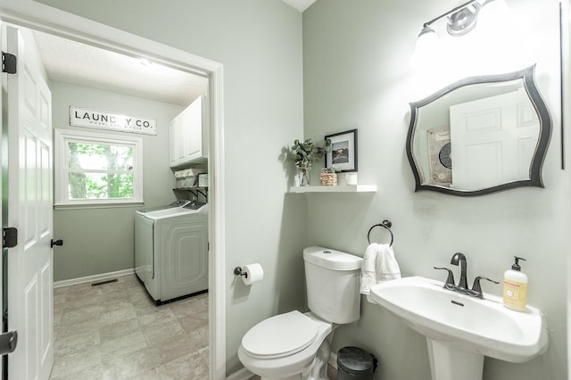1505 Newmans Trl, Hendersonville, TN 37075 - bathroom featuring washer / clothes dryer, toilet, baseboards, and a sink