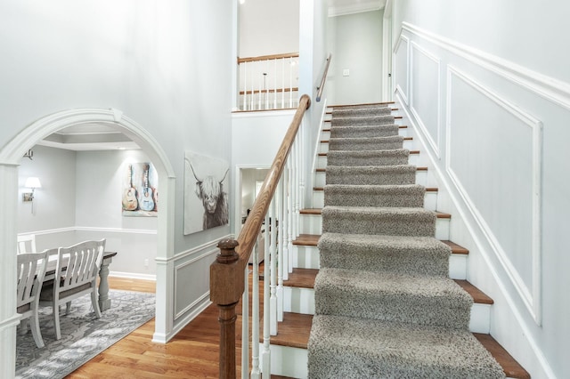 1505 Newmans Trl, Hendersonville, TN 37075 - stairway featuring arched walkways, wood finished floors, and a towering ceiling
