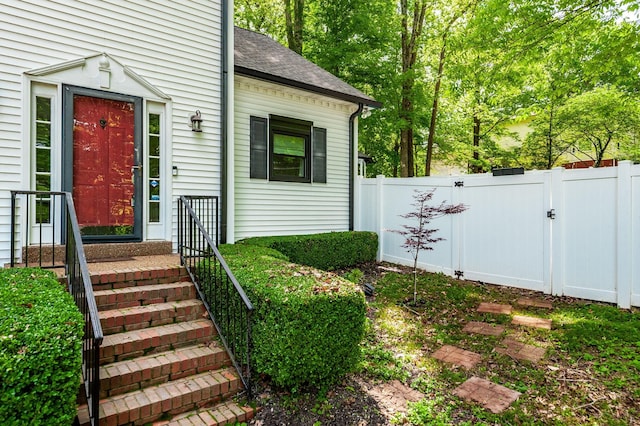1505 Newmans Trl, Hendersonville, TN 37075 - property entrance featuring fence, a gate, and roof with shingles