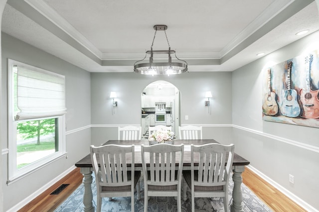 1505 Newmans Trl, Hendersonville, TN 37075 - dining room featuring a raised ceiling, ornamental molding, wood finished floors, and visible vents