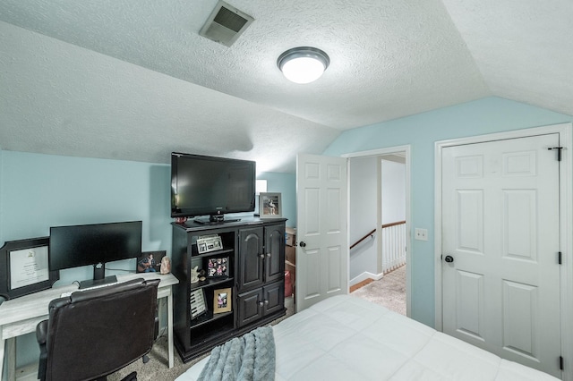 1505 Newmans Trl, Hendersonville, TN 37075 - carpeted bedroom featuring lofted ceiling, a textured ceiling, and visible vents