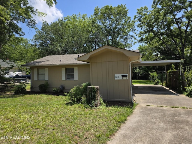 103 S Purdue Ave, Oak Ridge, TN 37830 - view of front facade featuring a front lawn, driveway, a carport, and a shingled roof