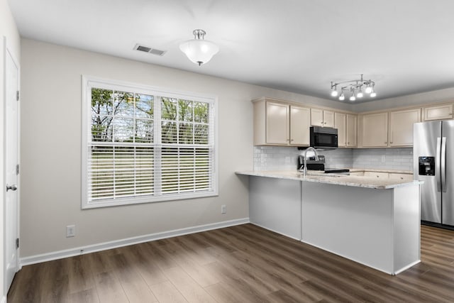 kitchen featuring decorative backsplash, stainless steel appliances, dark wood-style flooring, and visible vents