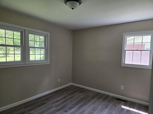 559 Oakville Cir, Parsons, TN 38363 - photo 11