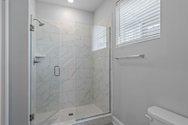full bathroom with recessed lighting, baseboards, a stall shower, and toilet
