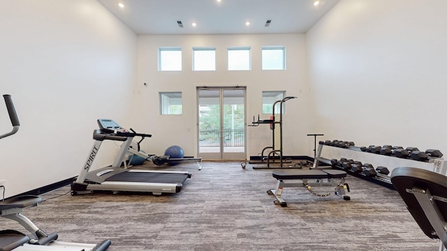 workout area with carpet flooring, recessed lighting, baseboards, and visible vents