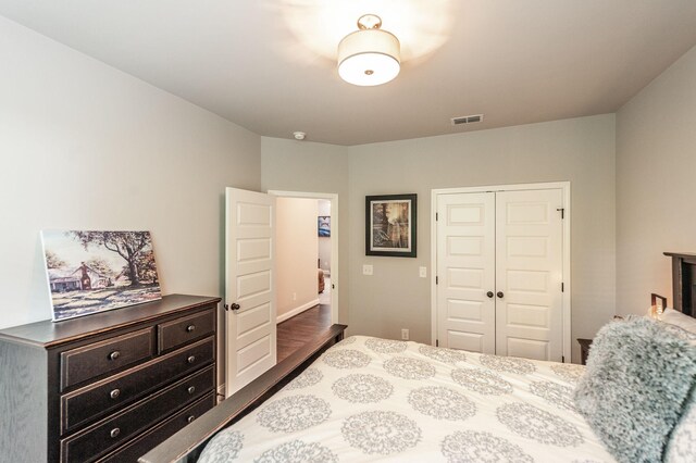 1092 Summerstar Cir, Gallatin, TN 37066 - bedroom with a closet, wood finished floors, and visible vents