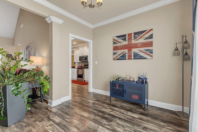 corridor featuring an inviting chandelier, dark wood-style flooring, crown molding, and baseboards