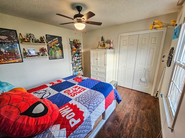 103 Hillcrest Dr, Tullahoma, TN 37388 - bedroom featuring wood finished floors, a textured ceiling, a closet, and ceiling fan