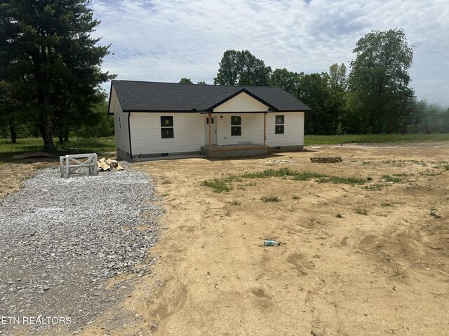 2765 Banner Springs Rd, Jamestown, TN 38556 - view of front facade featuring crawl space