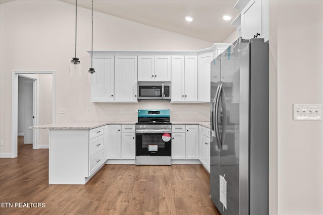 552 Vista View Pkwy, Jamestown, TN 38556 - kitchen featuring a peninsula, light wood-type flooring, white cabinets, appliances with stainless steel finishes, and vaulted ceiling