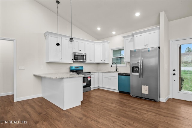 552 Vista View Pkwy, Jamestown, TN 38556 - kitchen featuring a peninsula, dark wood-style floors, white cabinetry, a sink, and stainless steel appliances