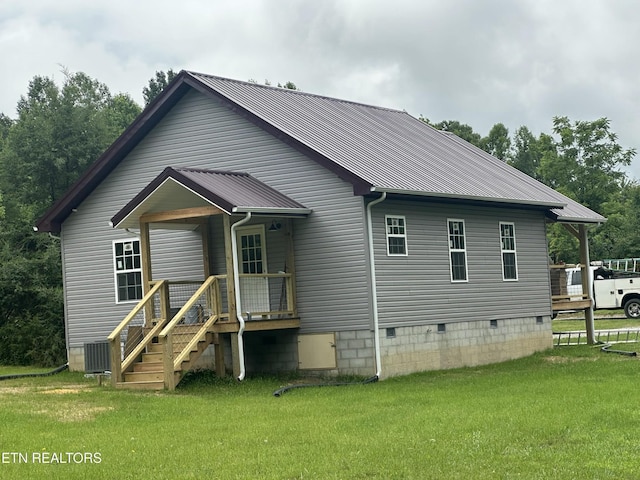 1173 Terry Ln, Jamestown, TN 38556 - rear view of house with crawl space and a lawn