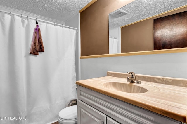 2220 Thorn Grove Pike, Knoxville, TN 37914 - bathroom with vanity, curtained shower, toilet, and a textured ceiling