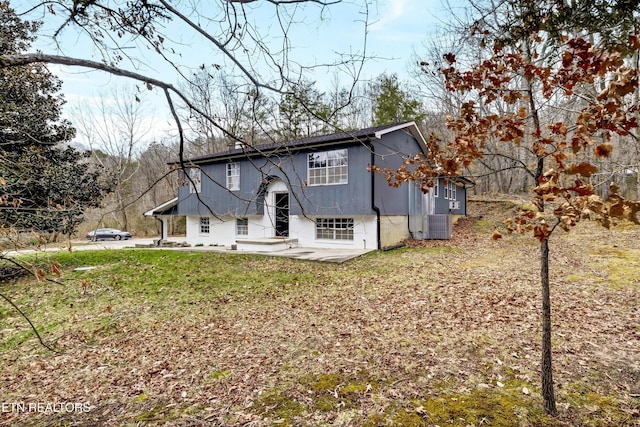 1606 Sexton Ln, Knoxville, TN 37932 - bi-level home with a patio area