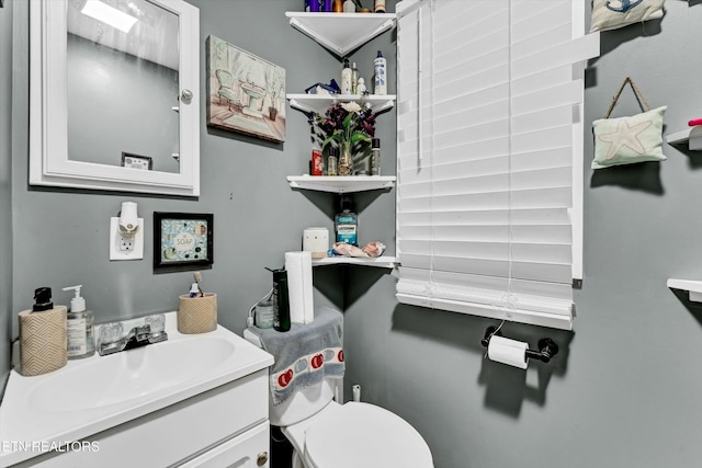 565567 W Outer Dr, Oak Ridge, TN 37830 - half bathroom featuring vanity and toilet
