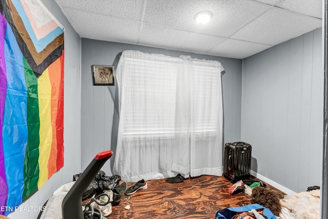 565567 W Outer Dr, Oak Ridge, TN 37830 - interior space with a drop ceiling and a decorative wall