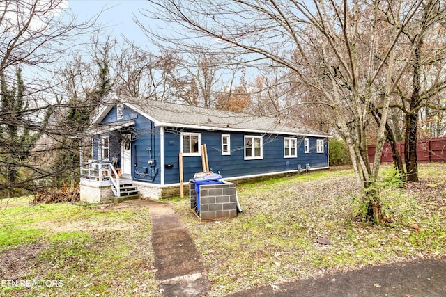 565567 W Outer Dr, Oak Ridge, TN 37830 - view of front of house with roof with shingles and fence