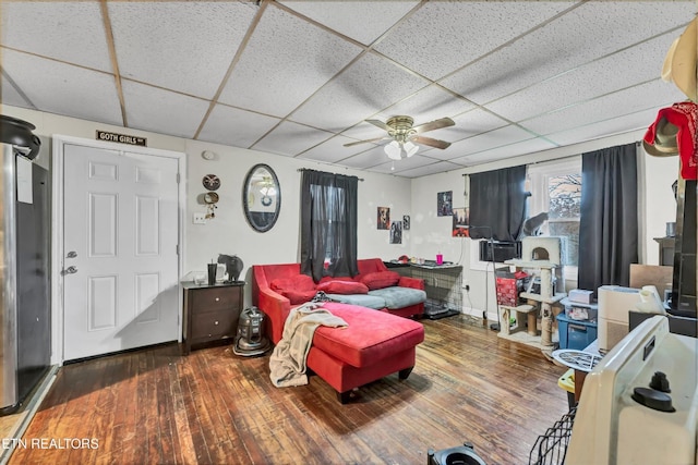 565567 W Outer Dr, Oak Ridge, TN 37830 - living area featuring wood-type flooring, a ceiling fan, and a drop ceiling