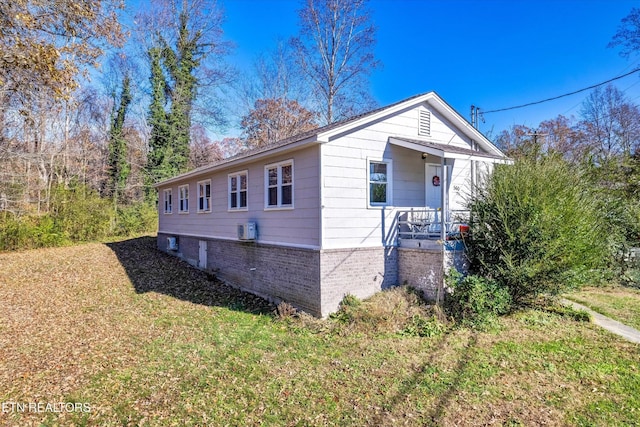 view of front of home with brick siding and a front yard