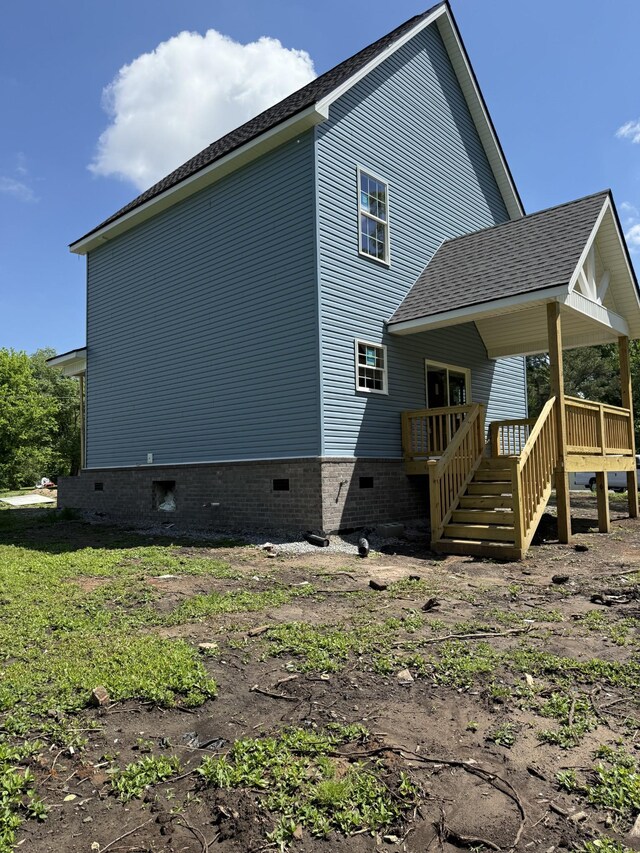 615 Guildfield Dr, Clarksville, TN 37043 - view of side of property featuring crawl space, roof with shingles, and a deck