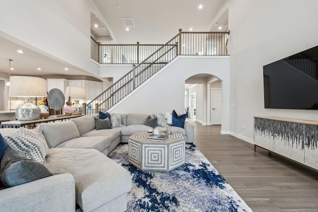 5017 Great Falls Ct, College Grove, TN 37046 - living area featuring a high ceiling, arched walkways, wood finished floors, baseboards, and recessed lighting